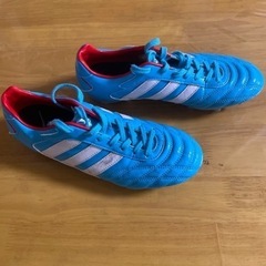 サッカー　シューズ　アディダスの画像