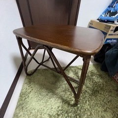 茶色い　サイドテーブルの画像