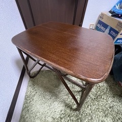 茶色い　サイドテーブルの画像