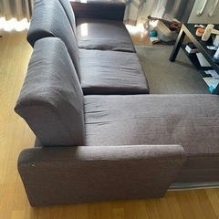 カウチソファー茶色の画像