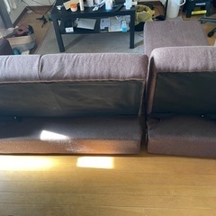 カウチソファー茶色の画像