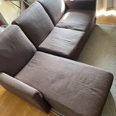カウチソファー茶色の画像