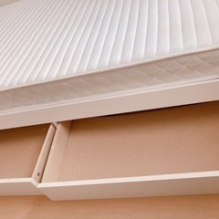 ダブルベッドの画像