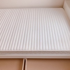 ダブルベッドの画像