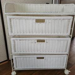 【4/16まで受け渡し希望】藤バスケットのキャビネットの画像