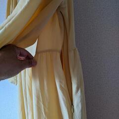 黄色のワンピース Mの画像