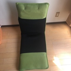 ソフトな折りたたみ椅子横寝り可能の画像