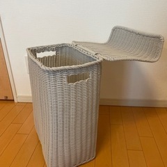 【値下げ】ラタン調　ランドリーバスケットの画像