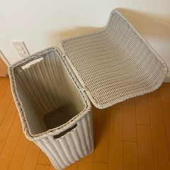 【値下げ】ラタン調　ランドリーバスケットの画像
