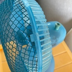 卓上小型扇風機の画像