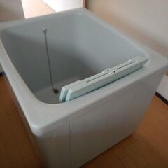 バスタブ(浴槽)＆便利な板型の蓋の画像