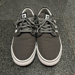 【adidas】スニーカー26cm（グレー）