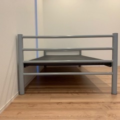 パイプベッドフレームの画像