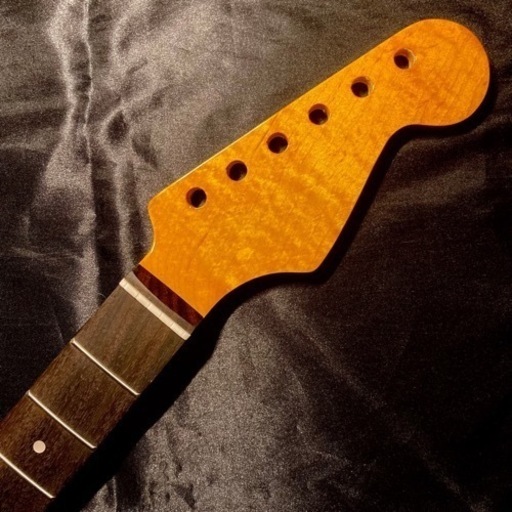 カナダ産フレイムメイプル　エレキギター ネック　ストラトキャスター ローズウッド