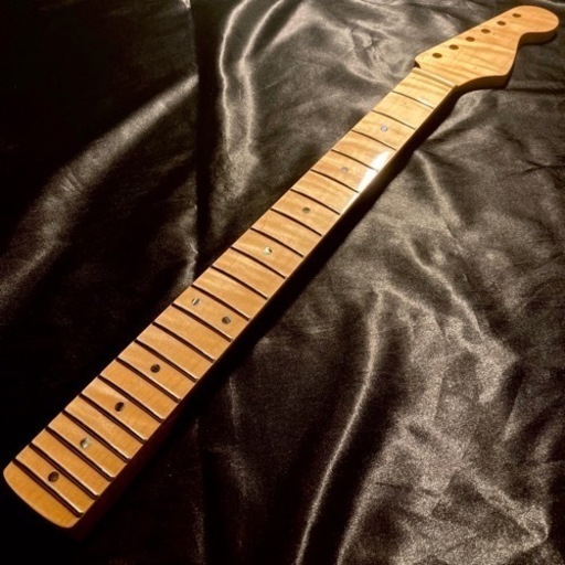 カナダ産フレイムメイプル　エレキギター ネック　ストラトキャスター 　ナチュラル④