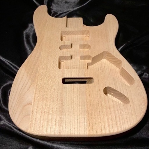 カナダ産アッシュ材　エレキギター　ストラトキャスター  ボディ　アッシュ②