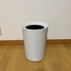 ゴミ箱　袋の見えないタイプです！