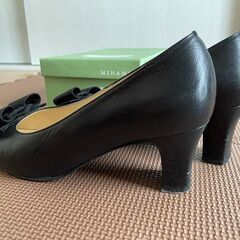 元町　MIHAMA　ミハマ　フォーマルパンプス　黒　24センチの画像