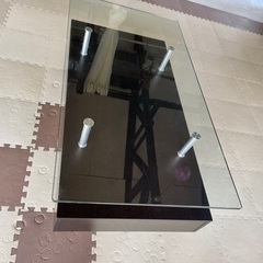 ガラスローテーブルの画像