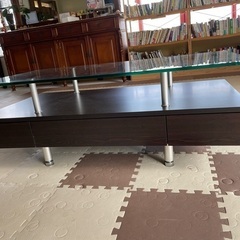 ガラスローテーブルの画像