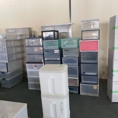 衣装ケース　いろいろ。