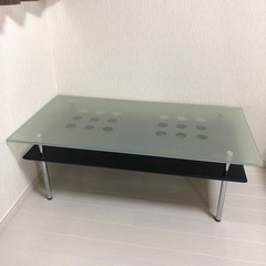 ガラス天板　リビングテーブル　ガラスの上のクリアシート付き！の画像