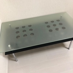 ガラス天板　リビングテーブル　ガラスの上のクリアシート付き！の画像