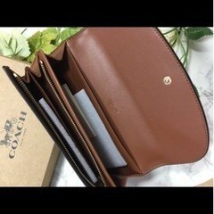 初回お値下げ♪正規品 ブラウン×ブラウンシグネチャー二つ折り財布の画像