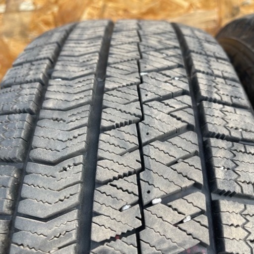 極上タイヤ　BRIDGESTONE VRX2 195/65R15 スタッドレス　タイヤ　2017年製　15インチ