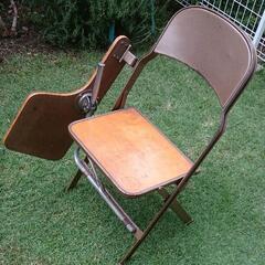 フォールディングチェア　クラリン　テーブル付きの画像