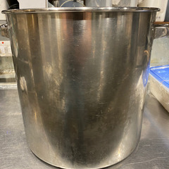 ステンレス寸胴鍋（口付・底板付）45cm（68リットル）中古