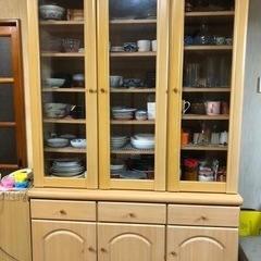 大型食器棚の画像