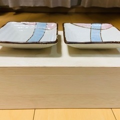 食器２つの画像