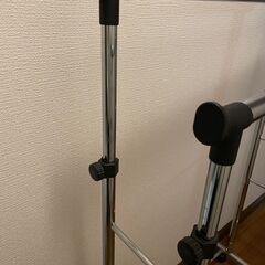 ３００円　２列スチールハンガーラック　キャスター付き高さ調整可の画像