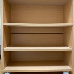 中古の本棚になります。