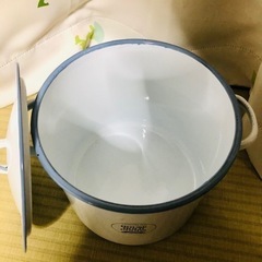 お菓子入れ　米びつの画像