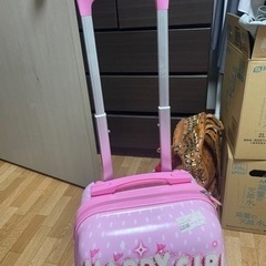 子供用スーツケースの画像