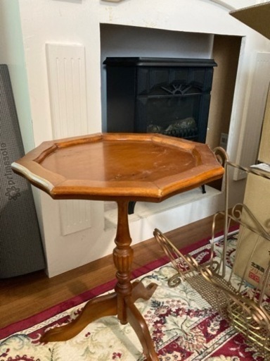 ヨーロッパのアンティークテーブル