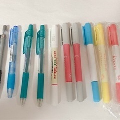 ボールペン　蛍光ペンなどのペンのセット