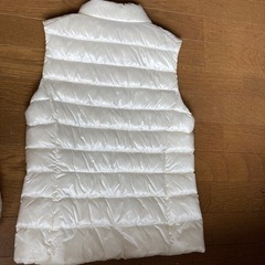 美品UNIQLOダウンベストの画像