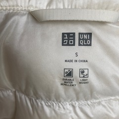 美品UNIQLOダウンベストの画像