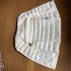 美品UNIQLOダウンベストの画像