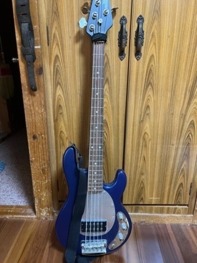 5弦ベース　Musicman