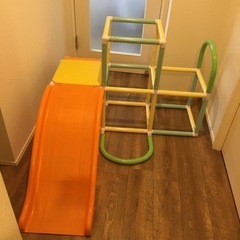 アンパンマン　すべり台　ジャングルジム他、オムツ