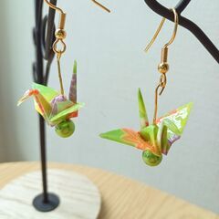 折り紙の緑鶴 The Green Crane