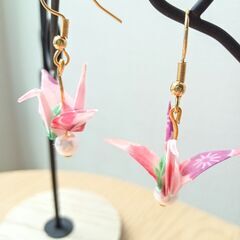ピンクの折り紙ツル