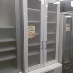 白い食器棚