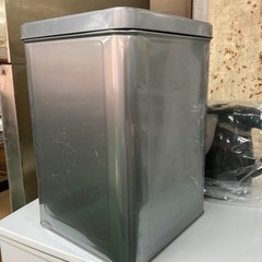 使い方無限大です。一斗缶。
