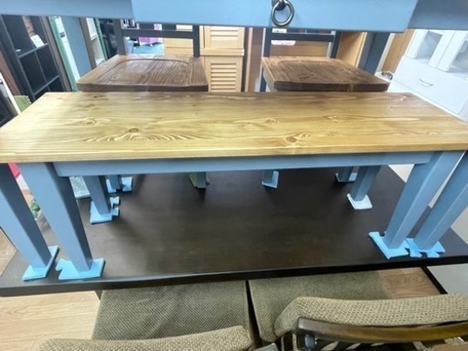 【リサイクルサービス八光　田上店　配達設置OK】ダイニングセット 135cm 木製 パイン 4点セット 引出し付き ラベンダー ブルーグレー ベンチ　チェア