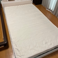 セミダブルベッド　マットレス付　宮ライト付